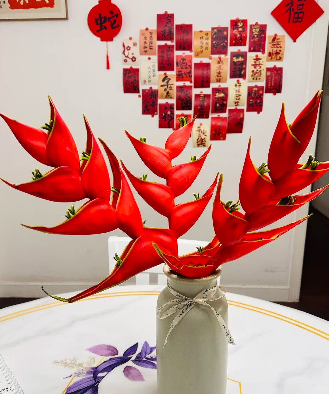 Chuối &eacute;n đỏ được mệnh danh&nbsp;"bảo bối" phong thủy năm Hỏa: Đẹp ma mị, bền cả th&aacute;ng, rước lộc "tiền đồ như gấm", ai nh&igrave;n cũng khen tấm tắc- Ảnh 3.