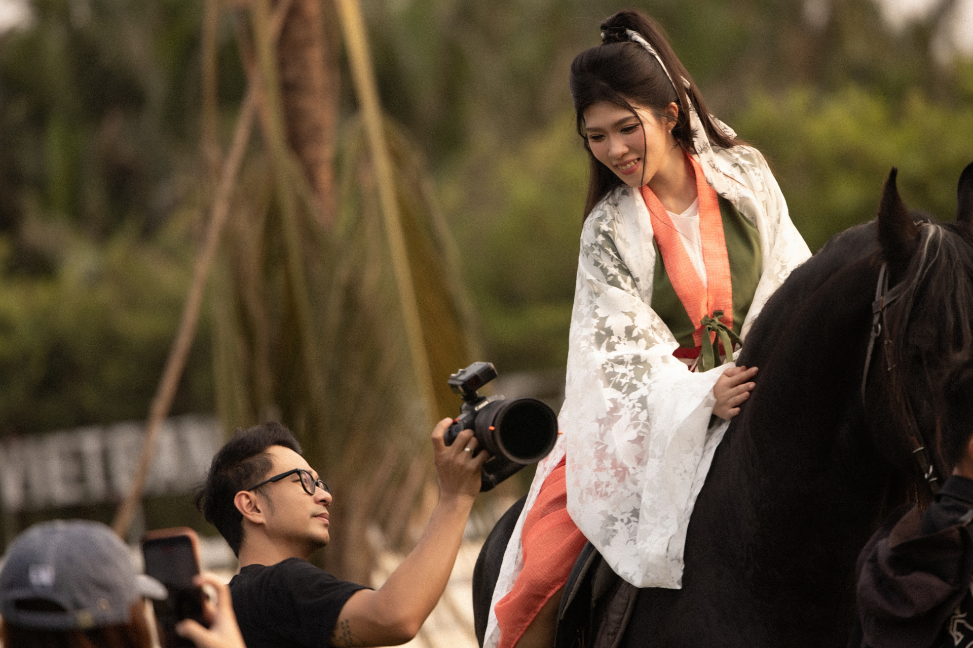 Ngựa đen tiền tỷ &ldquo;k&eacute;o kh&aacute;ch&rdquo; dịp Tết B&iacute;nh Ngọ: Kh&aacute;ch sẵn s&agrave;ng chi 10 triệu, studio tất bật chạy trend- Ảnh 17.