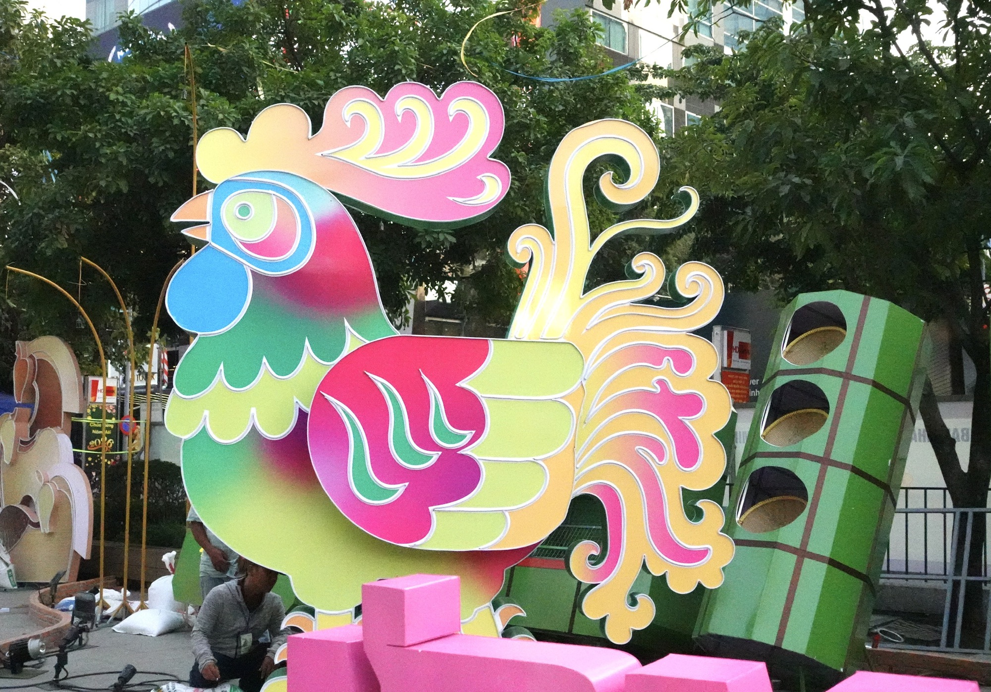 Lộ diện linh vật ngựa khổng lồ tại đường hoa Nguyễn Huệ- Ảnh 15.