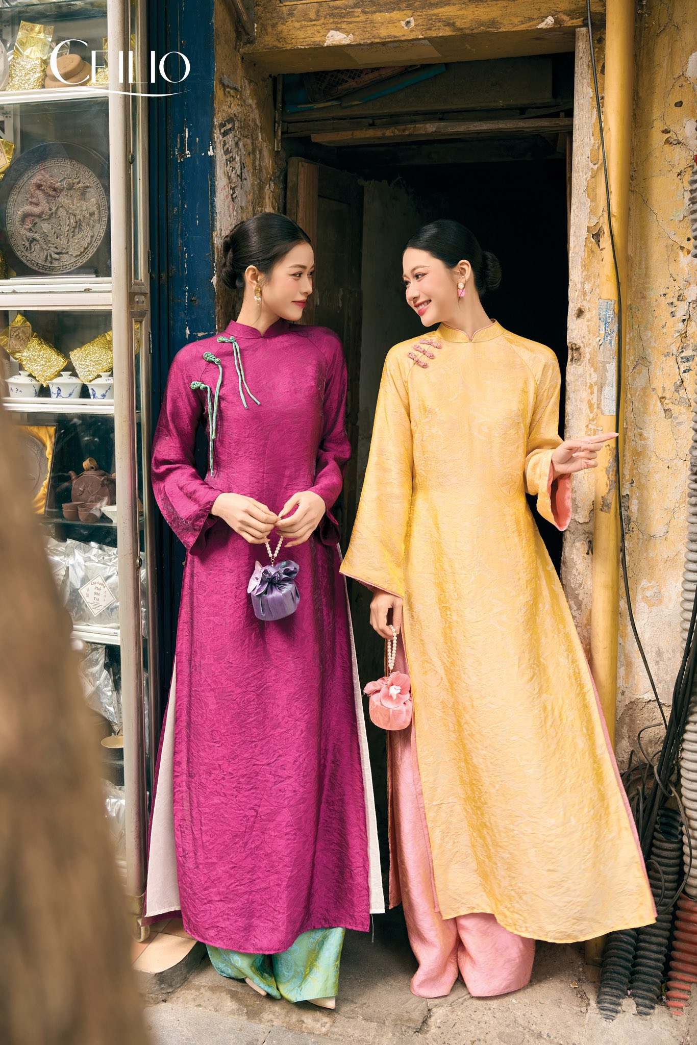 N&agrave;ng mệnh Thổ chọn &aacute;o d&agrave;i Tết đẹp như Huyền Lizzie: Vừa t&ocirc;n d&aacute;ng, nịnh da, vừa h&uacute;t t&agrave;i lộc đầu năm mới- Ảnh 8.