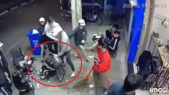 Nam sinh lớp 9 bị đ&aacute;nh tử vong khi đang ngồi uống nước: Đ&atilde; r&otilde; nguồn cơn- Ảnh 1.