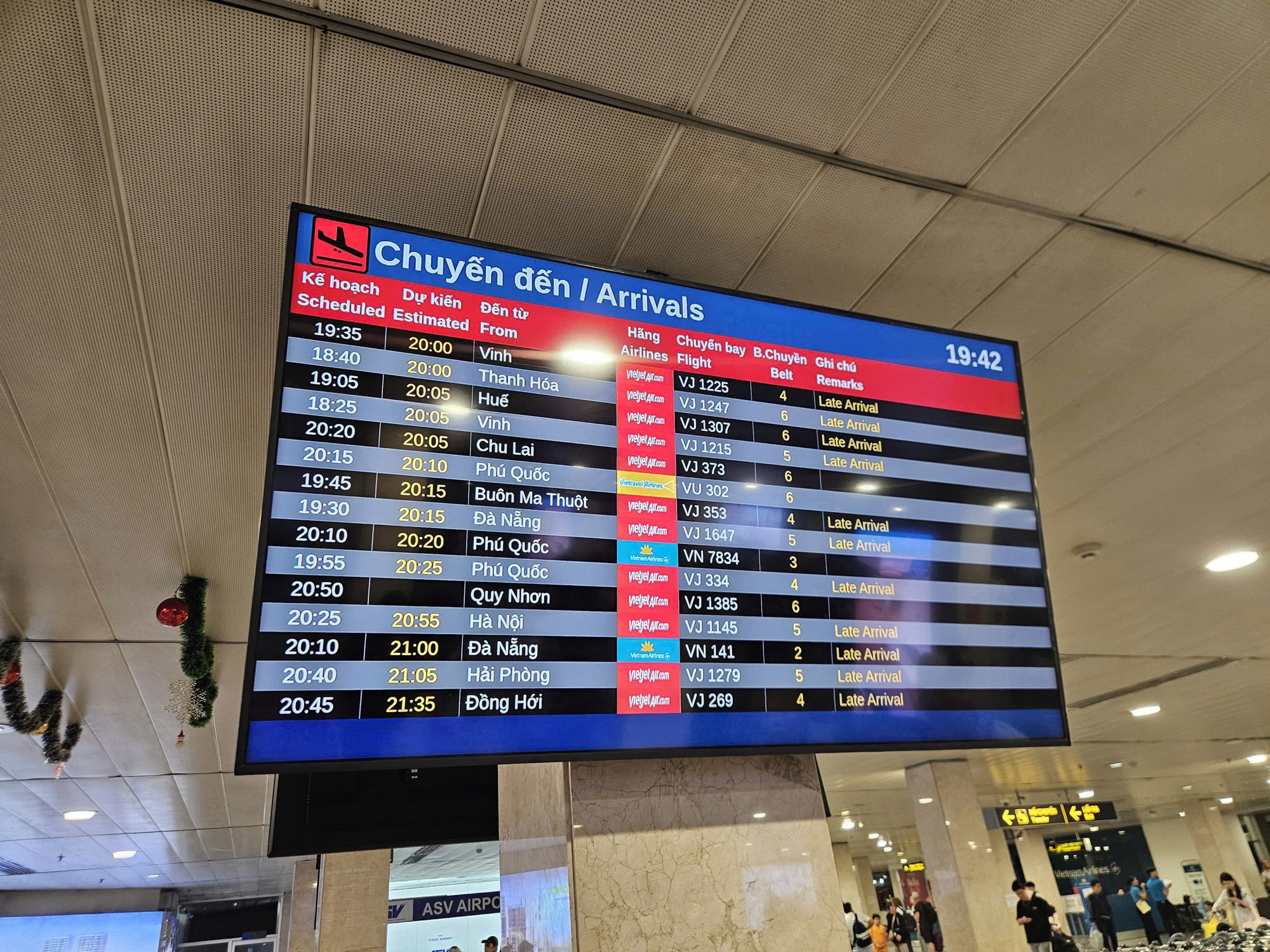 Chuyến bay chậm từ 3 giờ trở l&ecirc;n được ho&agrave;n v&eacute;, h&agrave;nh kh&aacute;ch c&oacute; vui?- Ảnh 1.