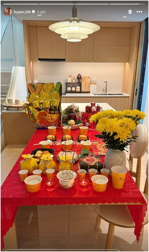 Vợ NSND Tự Long 10 điểm với m&acirc;m c&uacute;ng &ocirc;ng C&ocirc;ng &ocirc;ng T&aacute;o, Do&atilde;n Hải My flex kh&ocirc;ng gian thờ tự cho&aacute;ng ngợp- Ảnh 9.