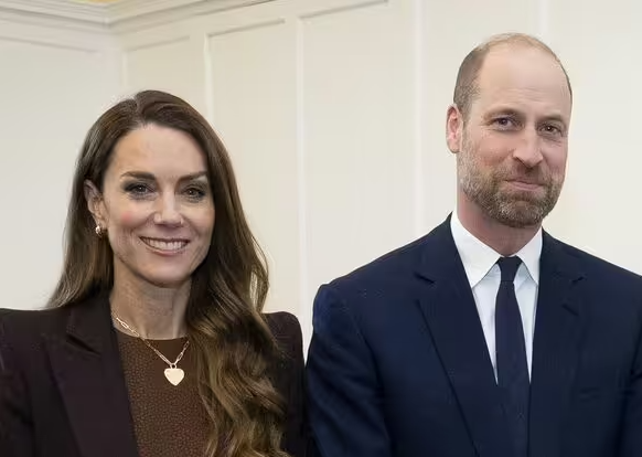 Giữa t&acirc;m b&atilde;o b&ecirc; bối của ch&uacute; ruột, vợ chồng William - Kate ch&iacute;nh thức 