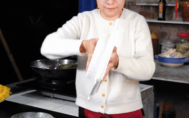 Đặc sản nỗi nhớ g&oacute;i tr&ograve;n trong b&aacute;t thịt đ&ocirc;ng trong veo: M&oacute;n ăn "lạnh" nhưng sưởi ấm cả m&ugrave;a đo&agrave;n vi&ecirc;n- Ảnh 21.