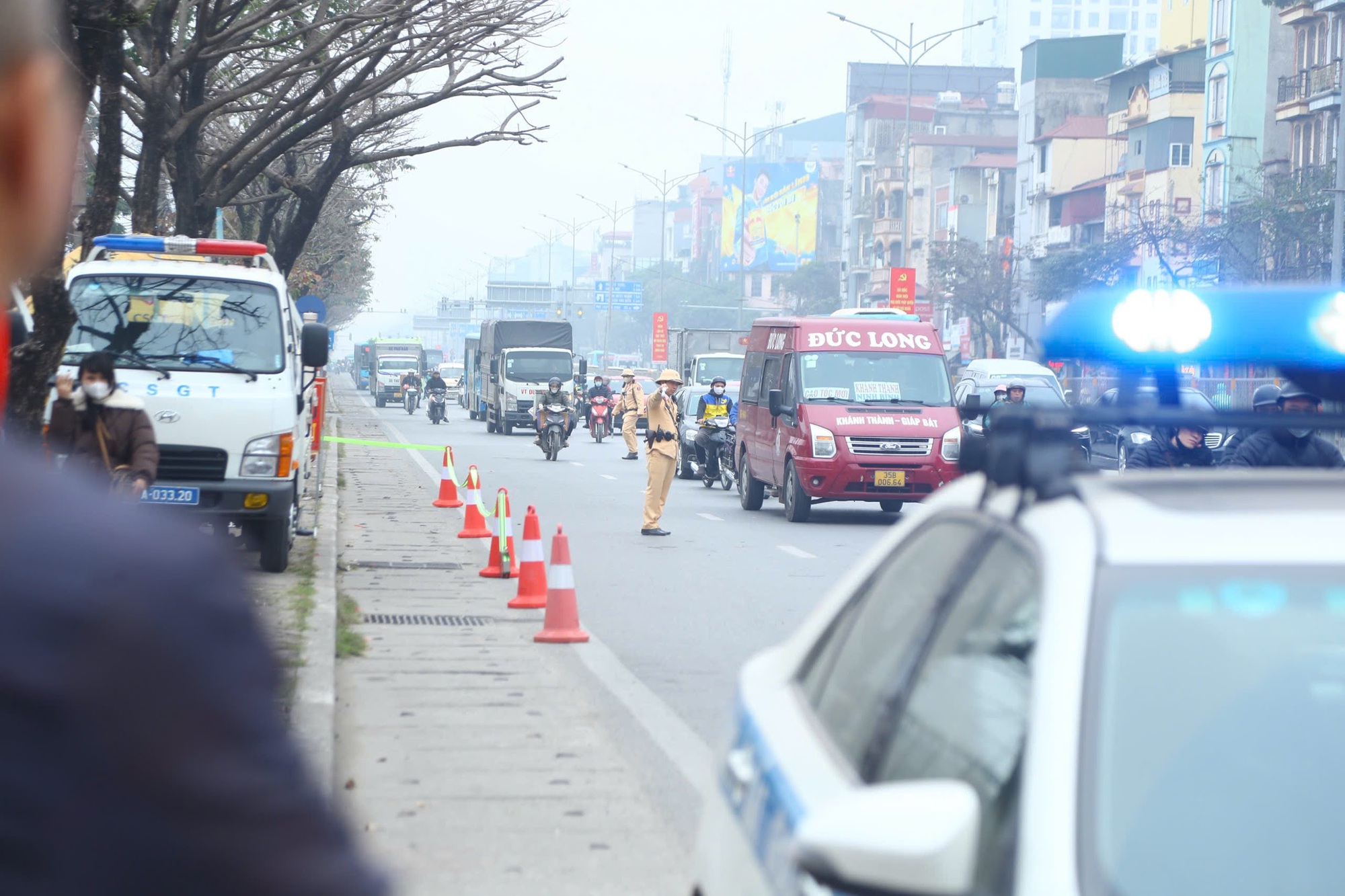 CSGT Hà Nội hóa trang thành hành khách, tham gia các group MXH để kịp thời xử lý xe ghép, ô tô chở quá người- Ảnh 2.