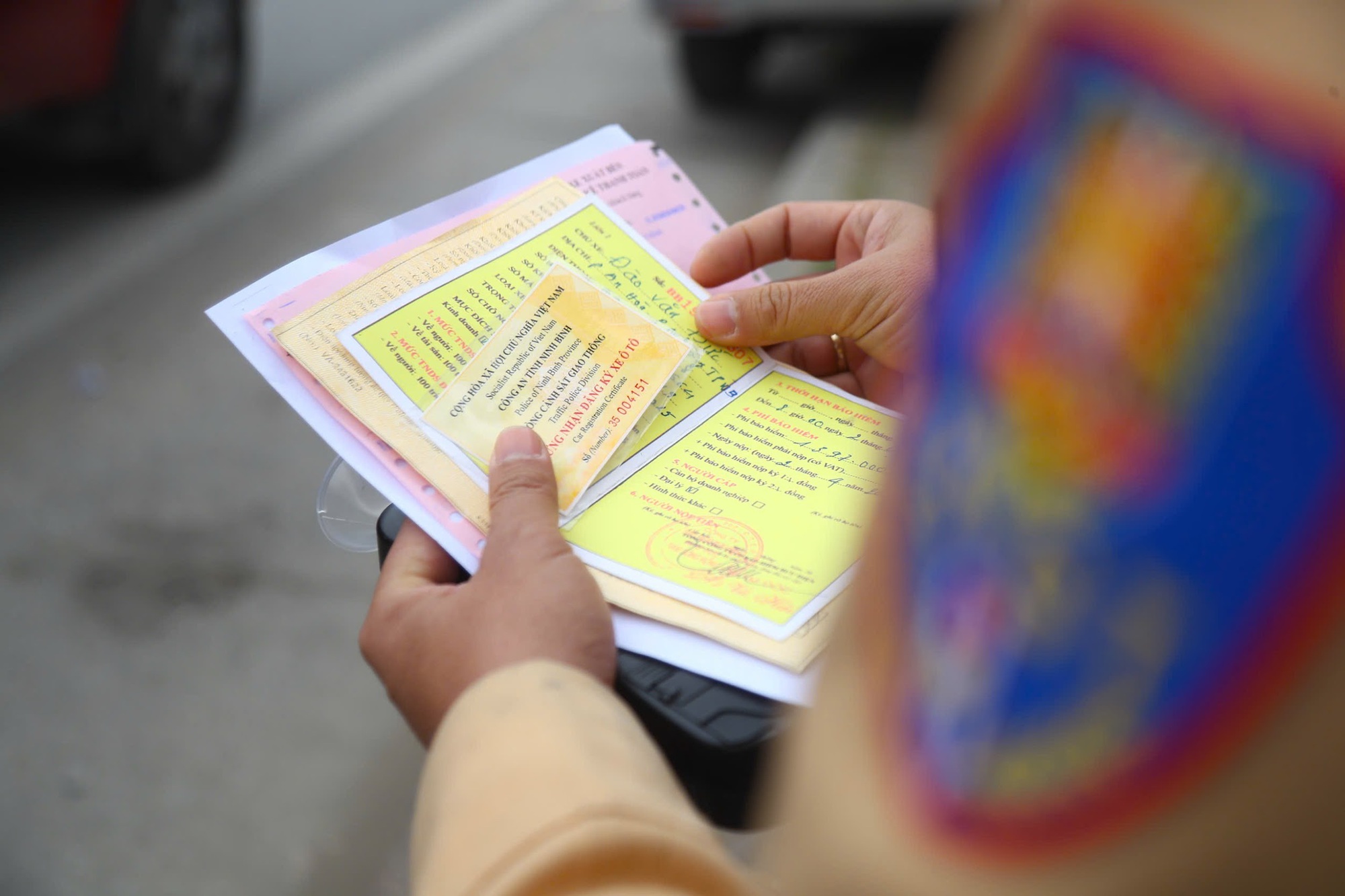 CSGT Hà Nội hóa trang thành hành khách, tham gia các group MXH để kịp thời xử lý xe ghép, ô tô chở quá người- Ảnh 3.