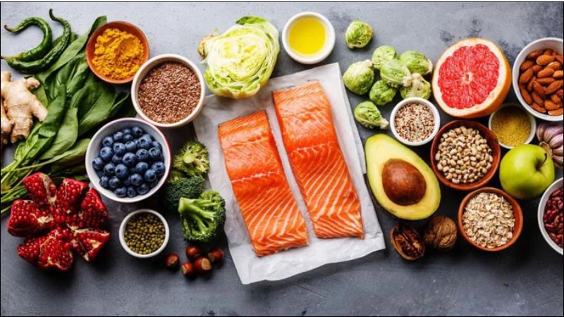 Kẻ th&ugrave; của axit uric cao nằm ngay tr&ecirc;n b&agrave;n ăn! H&atilde;y ăn những loại n&agrave;y sẽ giảm đến 50% nguy cơ mắc bệnh g&uacute;t- Ảnh 1.