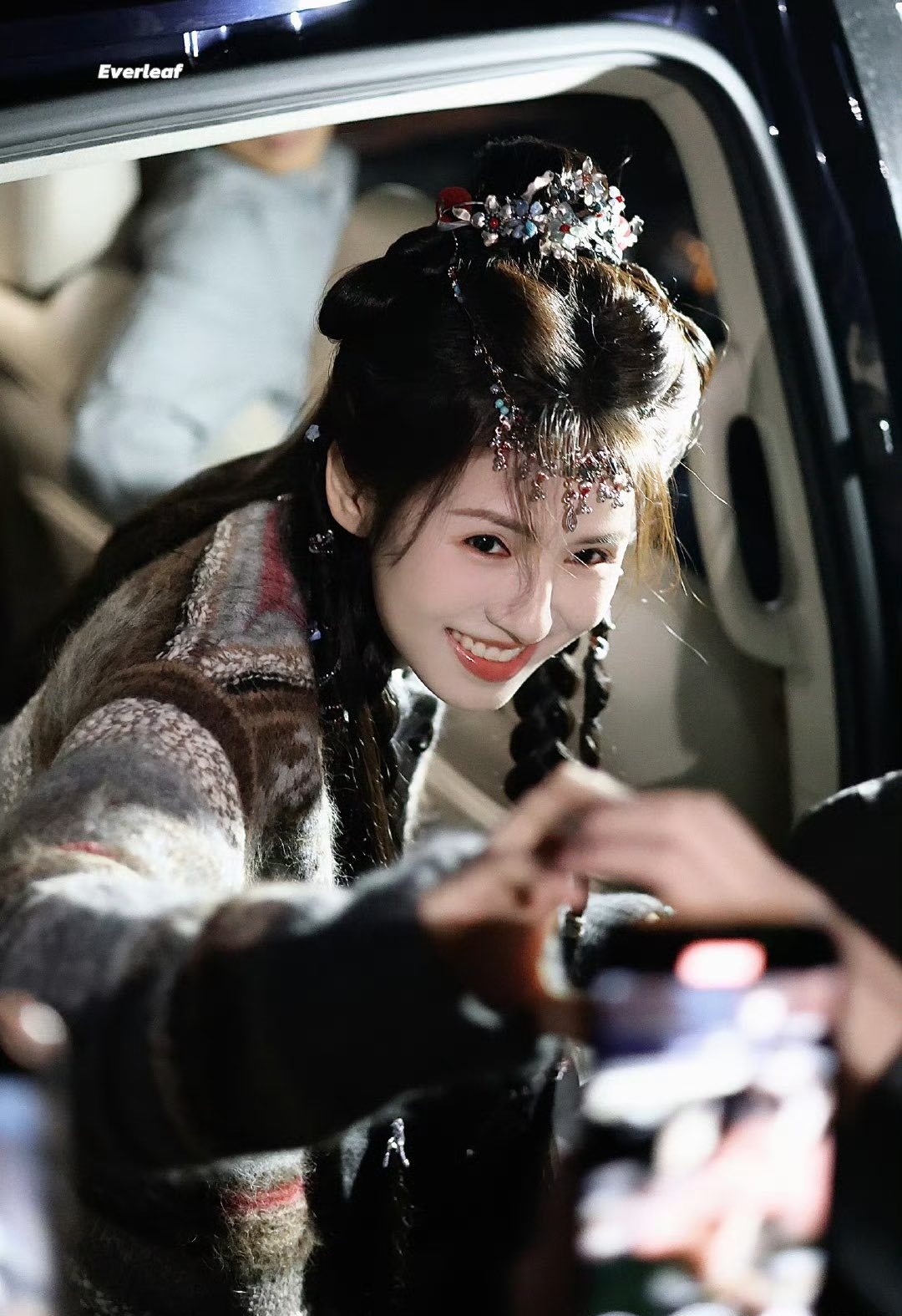 Kh&ocirc;ng ph&acirc;n biệt nổi đ&acirc;y l&agrave; người thật hay ti&ecirc;n tử trong tranh: Nhan sắc thượng hạng ng&agrave;n sao, ăn g&igrave; đẹp thế hả trời- Ảnh 9.