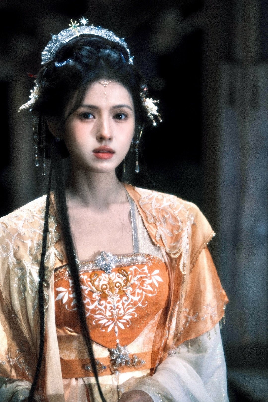 Kh&ocirc;ng ph&acirc;n biệt nổi đ&acirc;y l&agrave; người thật hay ti&ecirc;n tử trong tranh: Nhan sắc thượng hạng ng&agrave;n sao, ăn g&igrave; đẹp thế hả trời- Ảnh 3.