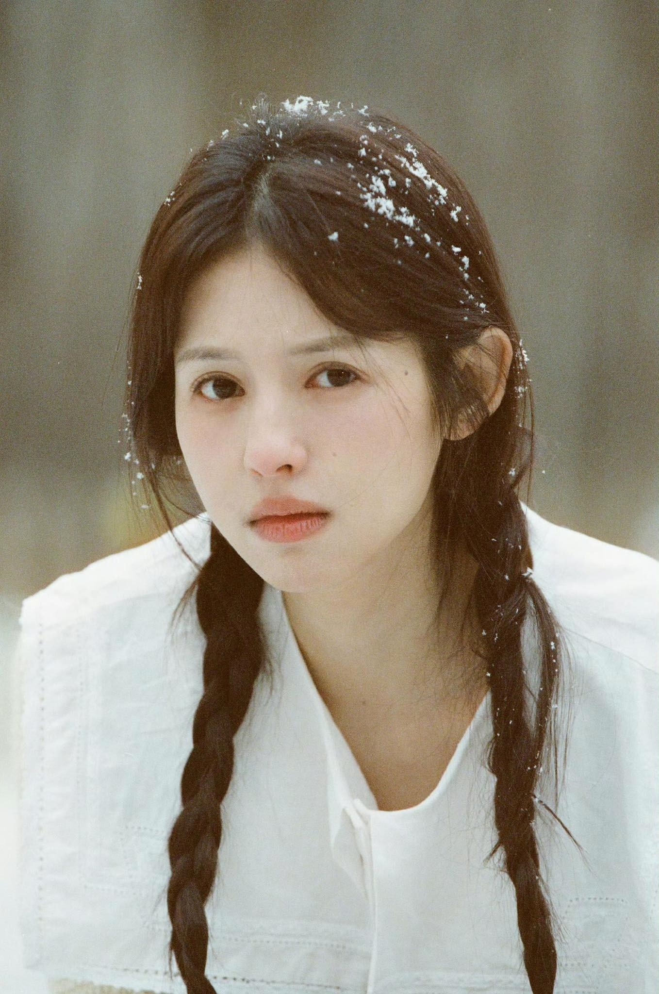 Kh&ocirc;ng ph&acirc;n biệt nổi đ&acirc;y l&agrave; người thật hay ti&ecirc;n tử trong tranh: Nhan sắc thượng hạng ng&agrave;n sao, ăn g&igrave; đẹp thế hả trời- Ảnh 1.