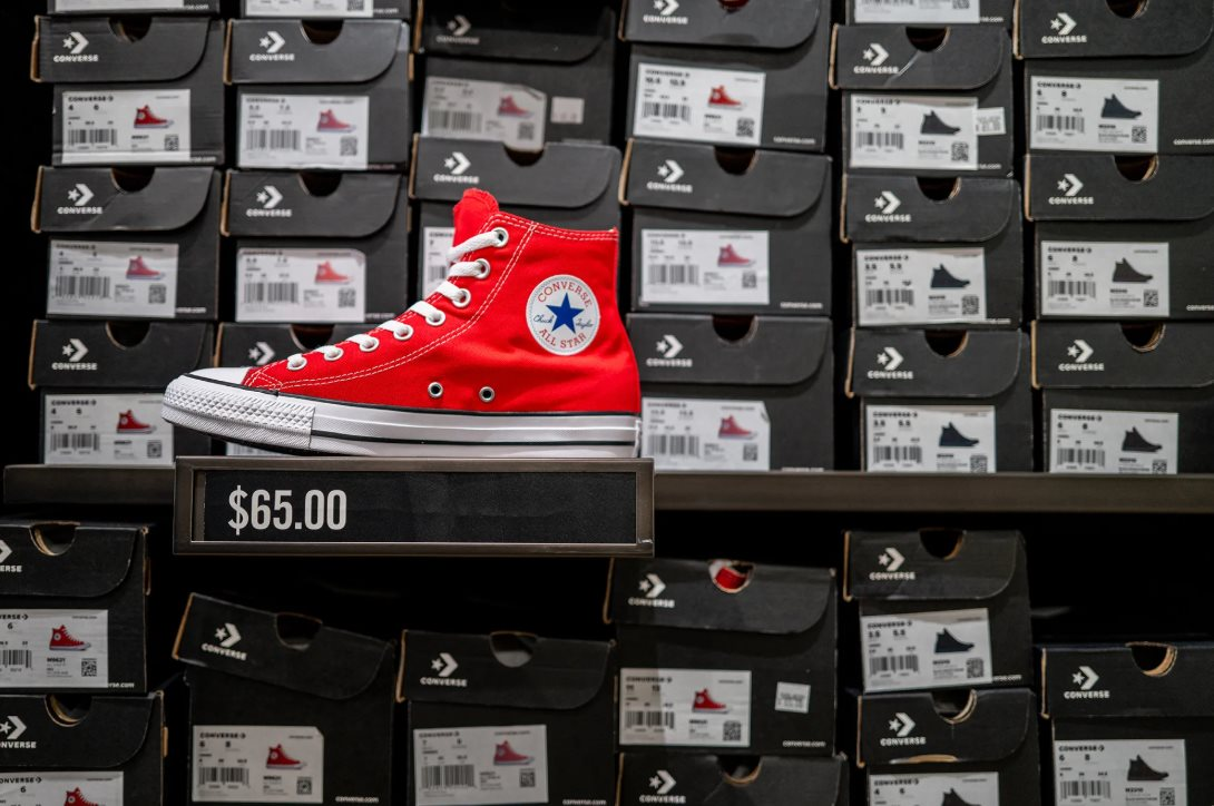 Thương hiệu gi&agrave;y Converse chao đảo, doanh số thấp nhất 15 năm, nh&acirc;n vi&ecirc;n được y&ecirc;u cầu l&agrave;m việc tại nh&agrave; để chờ tin sa thải- Ảnh 3.