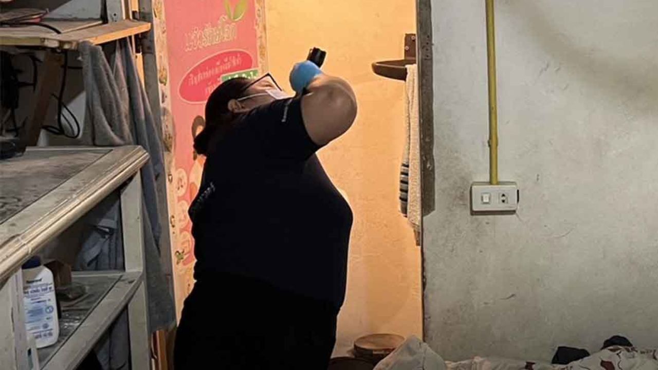 Mẹ gọi điện nhờ kiểm tra v&igrave; kh&ocirc;ng li&ecirc;n lạc được với bố, con trai đi v&agrave;o nh&agrave; tắm th&igrave; ph&aacute;t hiện 2 thi thể- Ảnh 1.