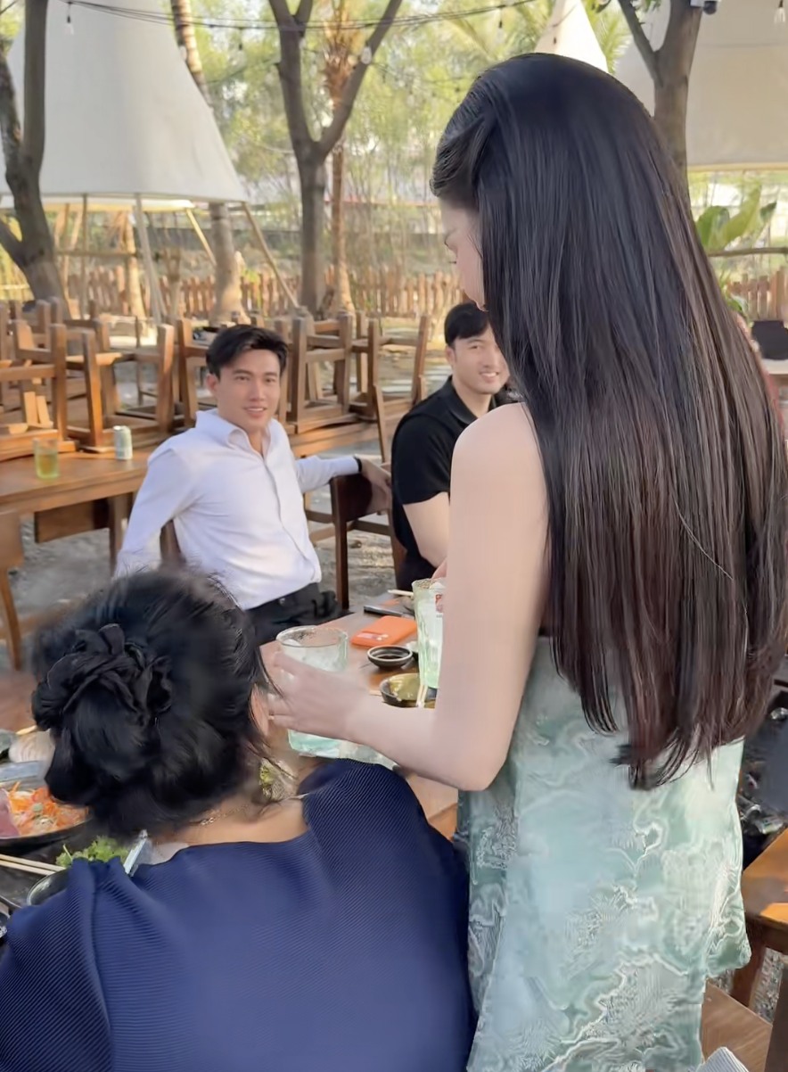 Lộ ảnh Quốc Trường h&ocirc;n 1 người đ&agrave;n &ocirc;ng- Ảnh 5.