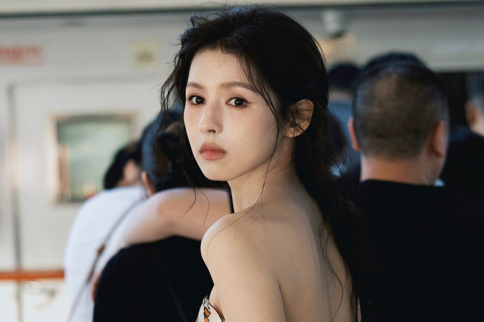 Kh&ocirc;ng ph&acirc;n biệt nổi đ&acirc;y l&agrave; người thật hay ti&ecirc;n tử trong tranh: Nhan sắc thượng hạng ng&agrave;n sao, ăn g&igrave; đẹp thế hả trời- Ảnh 2.