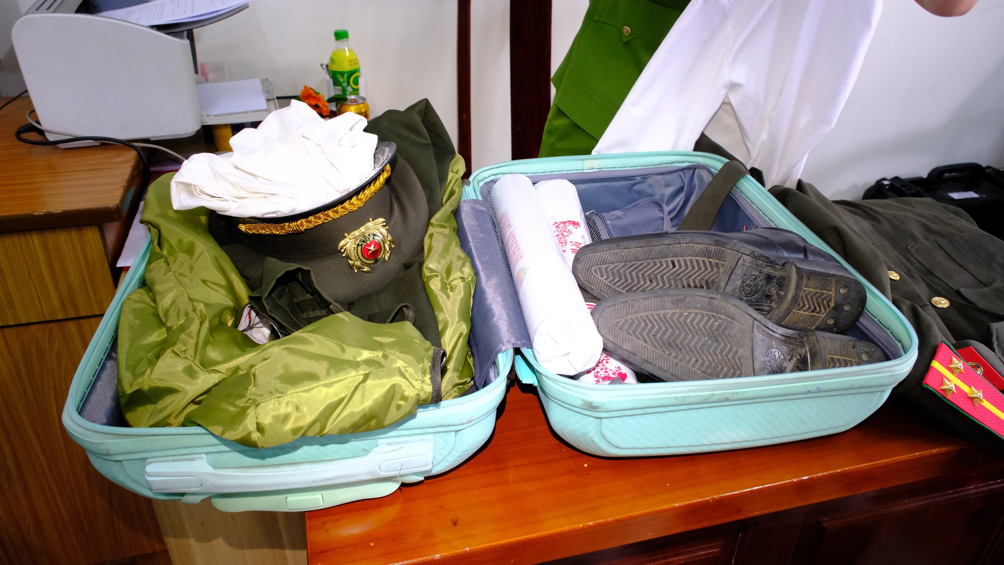 Bắt Nguyễn Tr&iacute; Thiện sau thương vụ l&ocirc; rượu ngoại &ldquo;thanh l&yacute;&rdquo; tại Cảng S&agrave;i G&ograve;n- Ảnh 3.