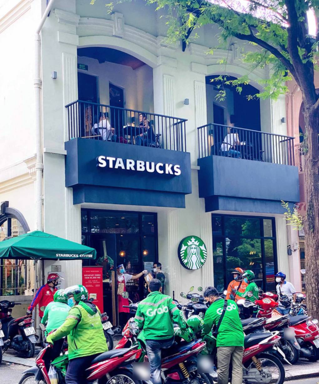 Comment chấn động của Starbucks Việt Nam đang khiến d&acirc;n mạng chia sẻ ch&oacute;ng mặt: 1 b&agrave;i đăng được 1 cốc nước?- Ảnh 3.