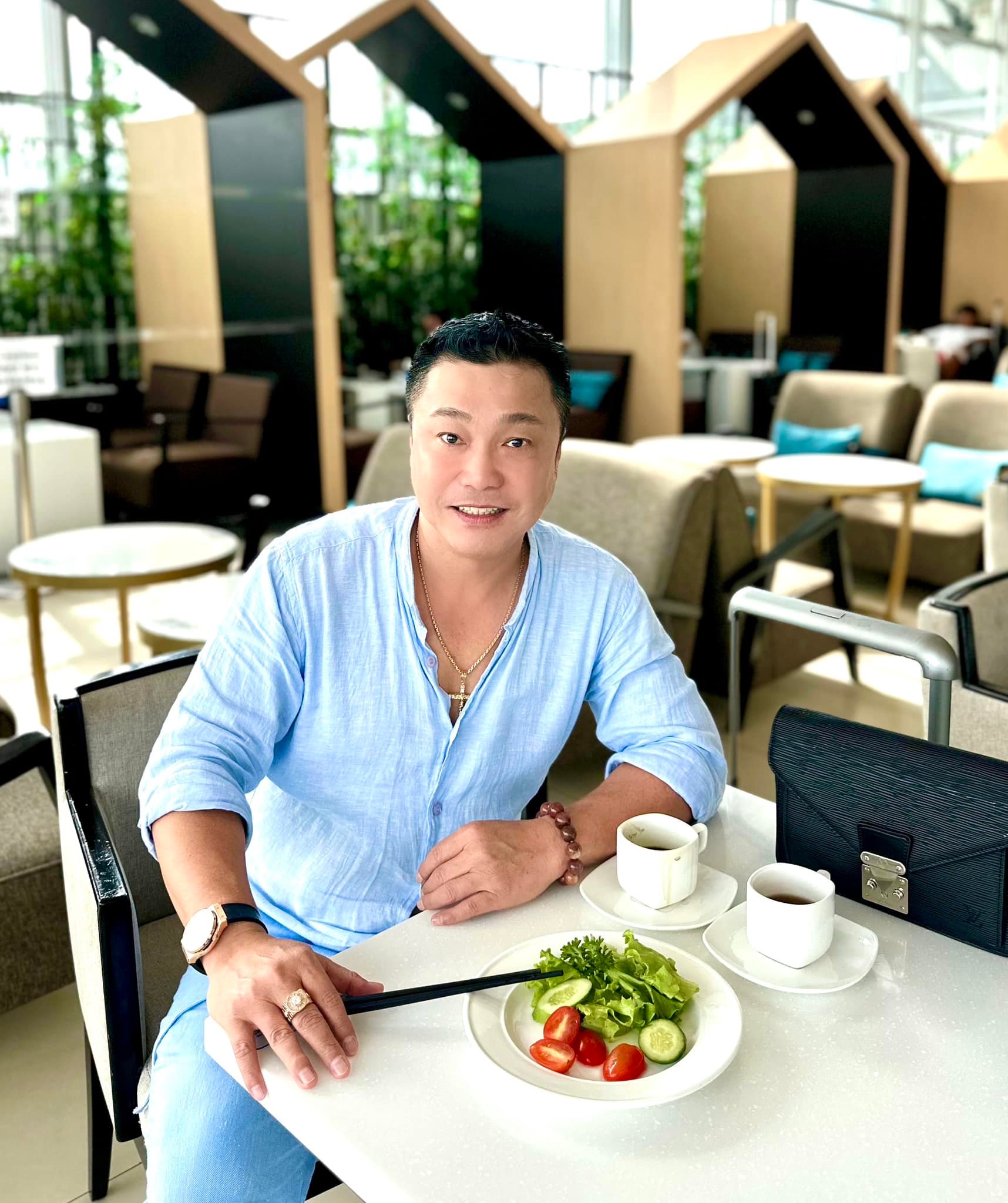 "&Ocirc;ng ho&agrave;ng điện ảnh" đ&igrave;nh đ&aacute;m một thời U60 chưa vợ, sống c&ugrave;ng mẹ trong biệt thự 700m2 ở T&acirc;n B&igrave;nh- Ảnh 4.