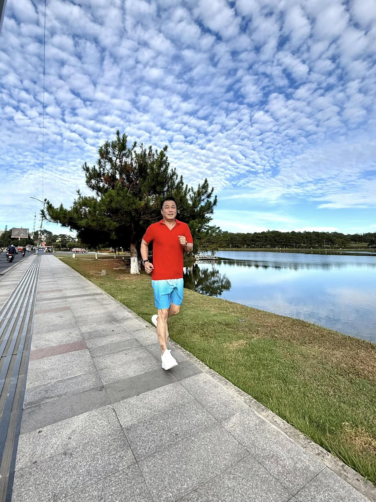 "&Ocirc;ng ho&agrave;ng điện ảnh" đ&igrave;nh đ&aacute;m một thời U60 chưa vợ, sống c&ugrave;ng mẹ trong biệt thự 700m2 ở T&acirc;n B&igrave;nh- Ảnh 7.