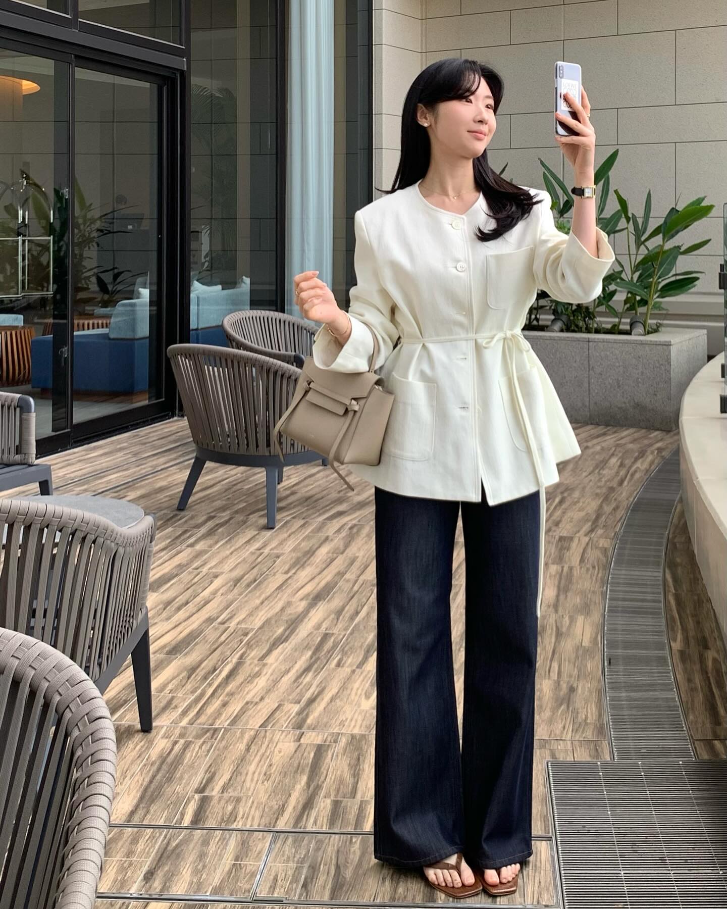 Mẫu &aacute;o đang "hot" khủng khiếp: Cứ mặc l&agrave; d&aacute;ng thon thả hơn, chuẩn thanh lịch từ c&ocirc;ng sở ra phố- Ảnh 1.