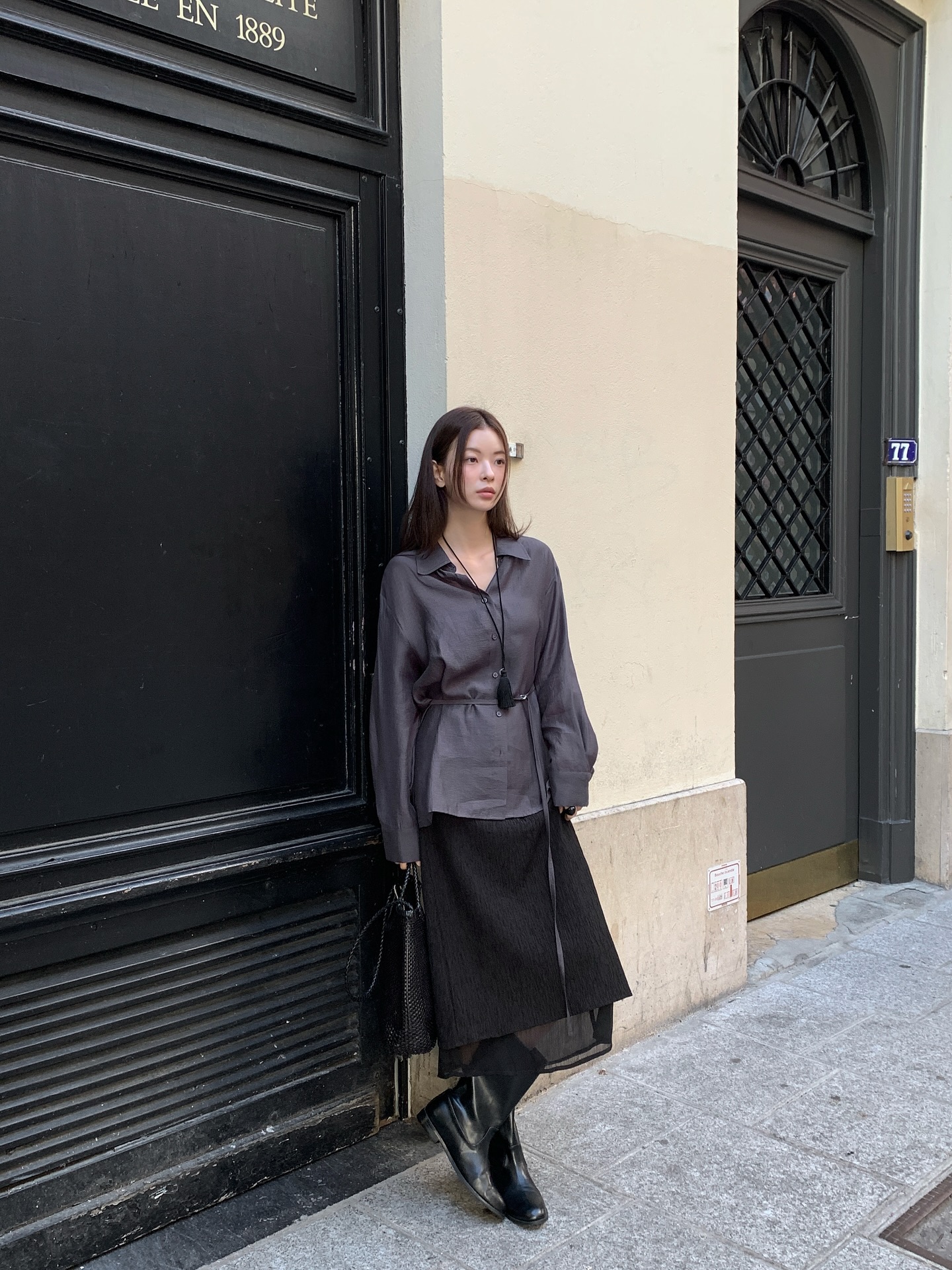 Mẫu &aacute;o đang "hot" khủng khiếp: Cứ mặc l&agrave; d&aacute;ng thon thả hơn, chuẩn thanh lịch từ c&ocirc;ng sở ra phố- Ảnh 2.