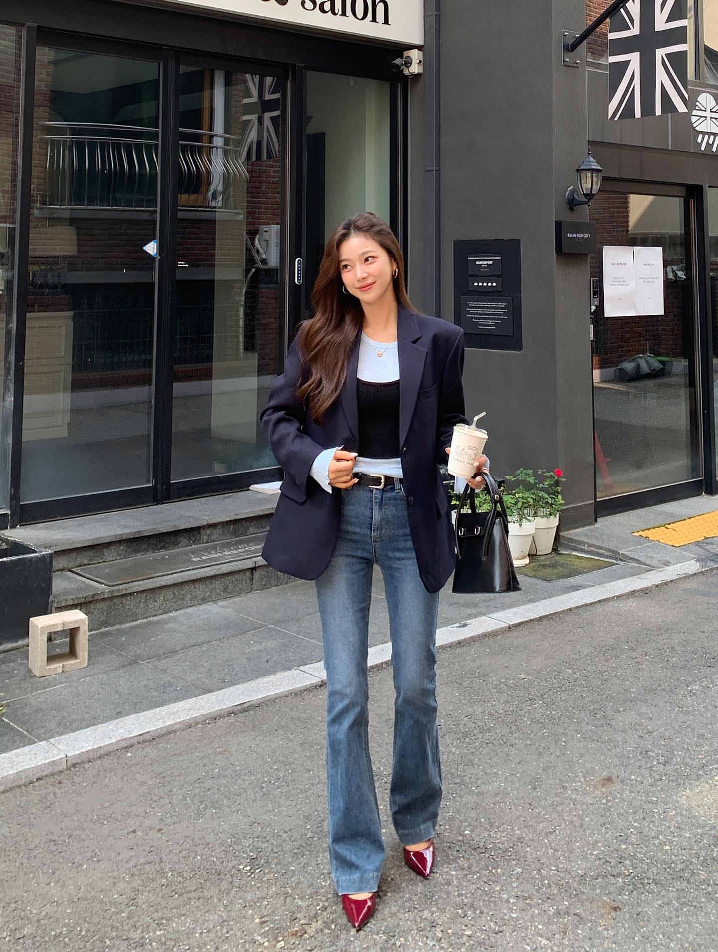 3 kiểu quần jeans kh&ocirc;ng những thu gọn m&agrave; c&ograve;n k&eacute;o d&agrave;i ch&acirc;n- Ảnh 1.