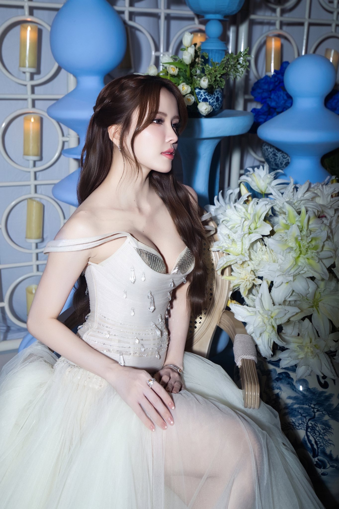 Nữ ca sĩ biểu diễn ở chương tr&igrave;nh Bộ Quốc ph&ograve;ng: H&aacute;t hay xinh đẹp kh&ocirc;ng thiếu thứ g&igrave;, ng&agrave;y c&agrave;ng được c&ocirc;ng nhận thực lực- Ảnh 5.