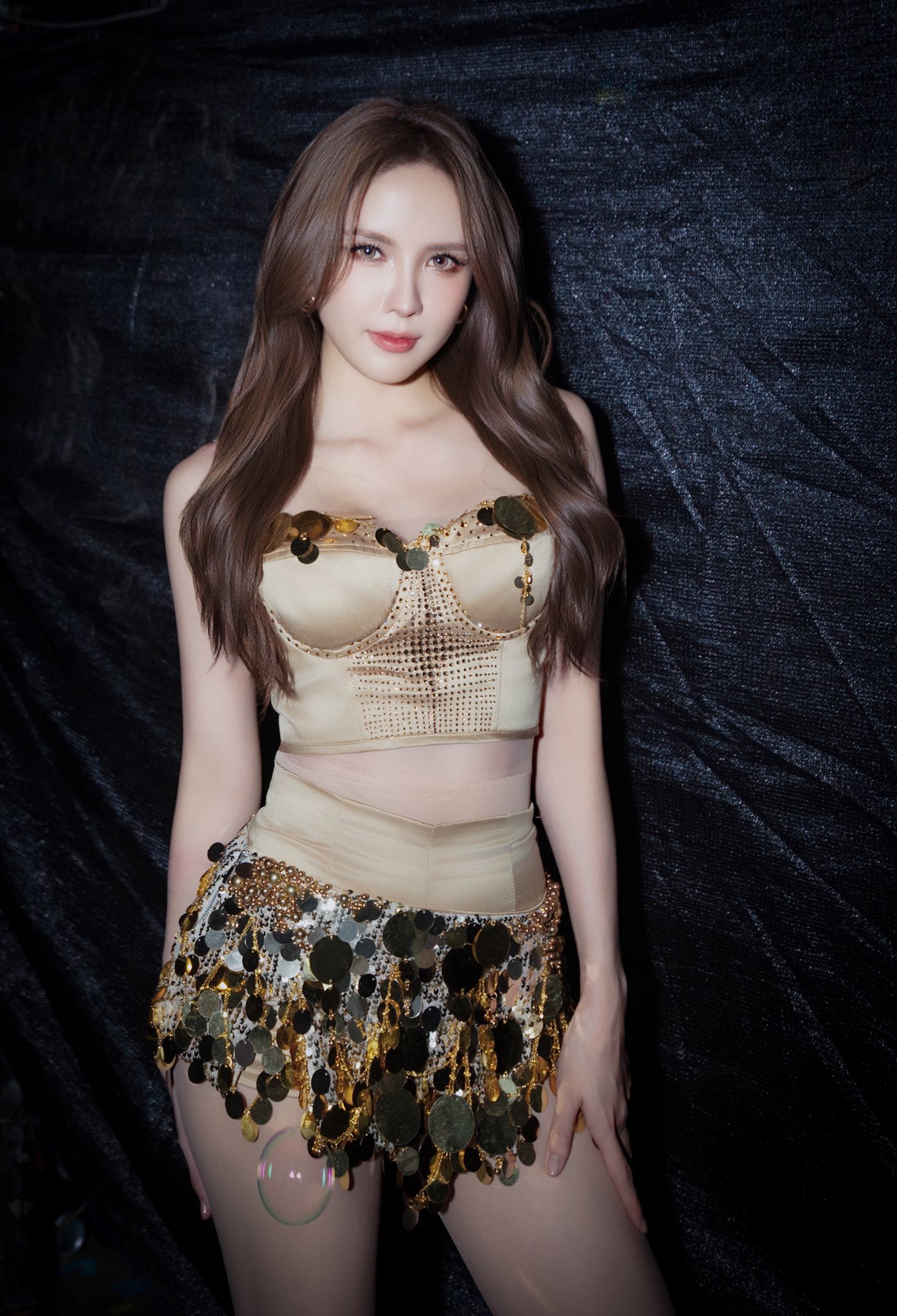 Nữ ca sĩ biểu diễn ở chương tr&igrave;nh Bộ Quốc ph&ograve;ng: H&aacute;t hay xinh đẹp kh&ocirc;ng thiếu thứ g&igrave;, ng&agrave;y c&agrave;ng được c&ocirc;ng nhận thực lực- Ảnh 4.