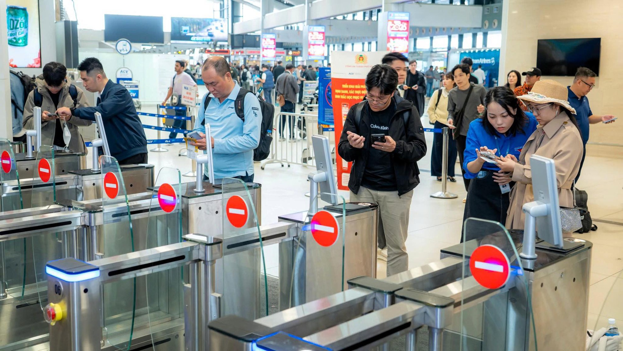 Tin vui cho cả nước: H&agrave;nh kh&aacute;ch chỉ tốn 10 ph&uacute;t để l&agrave;m thủ tục bay thần tốc tại ga T3 dịp cao điểm Tết- Ảnh 5.
