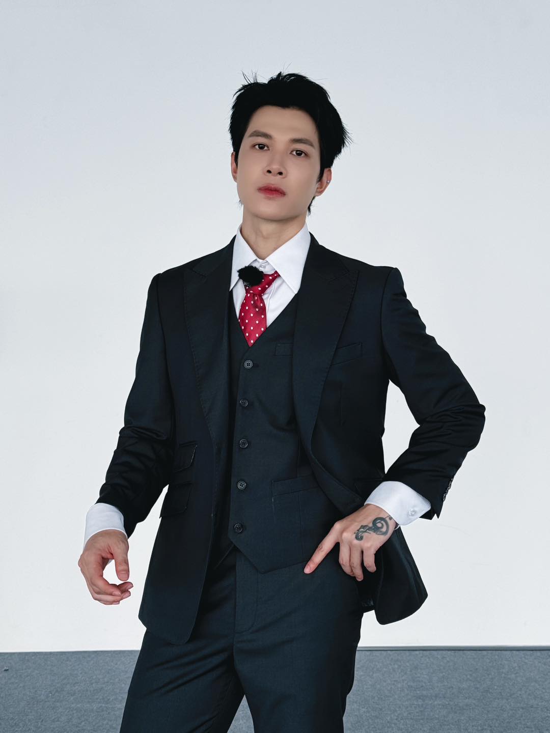 Qu&aacute; khổ cho Anh T&uacute; Atus v&agrave; HIEUTHUHAI, &ldquo;ngồi kh&ocirc;ng cũng d&iacute;nh đạn&rdquo;- Ảnh 2.