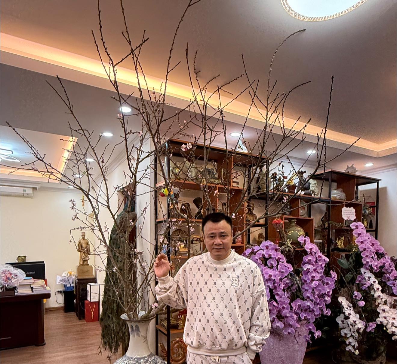 Điều đắt gi&aacute; nhất trong nh&agrave; ri&ecirc;ng của NSND Tự Long - Ph&oacute; Gi&aacute;m đốc Nh&agrave; h&aacute;t ch&egrave;o Qu&acirc;n đội cận Tết- Ảnh 4.