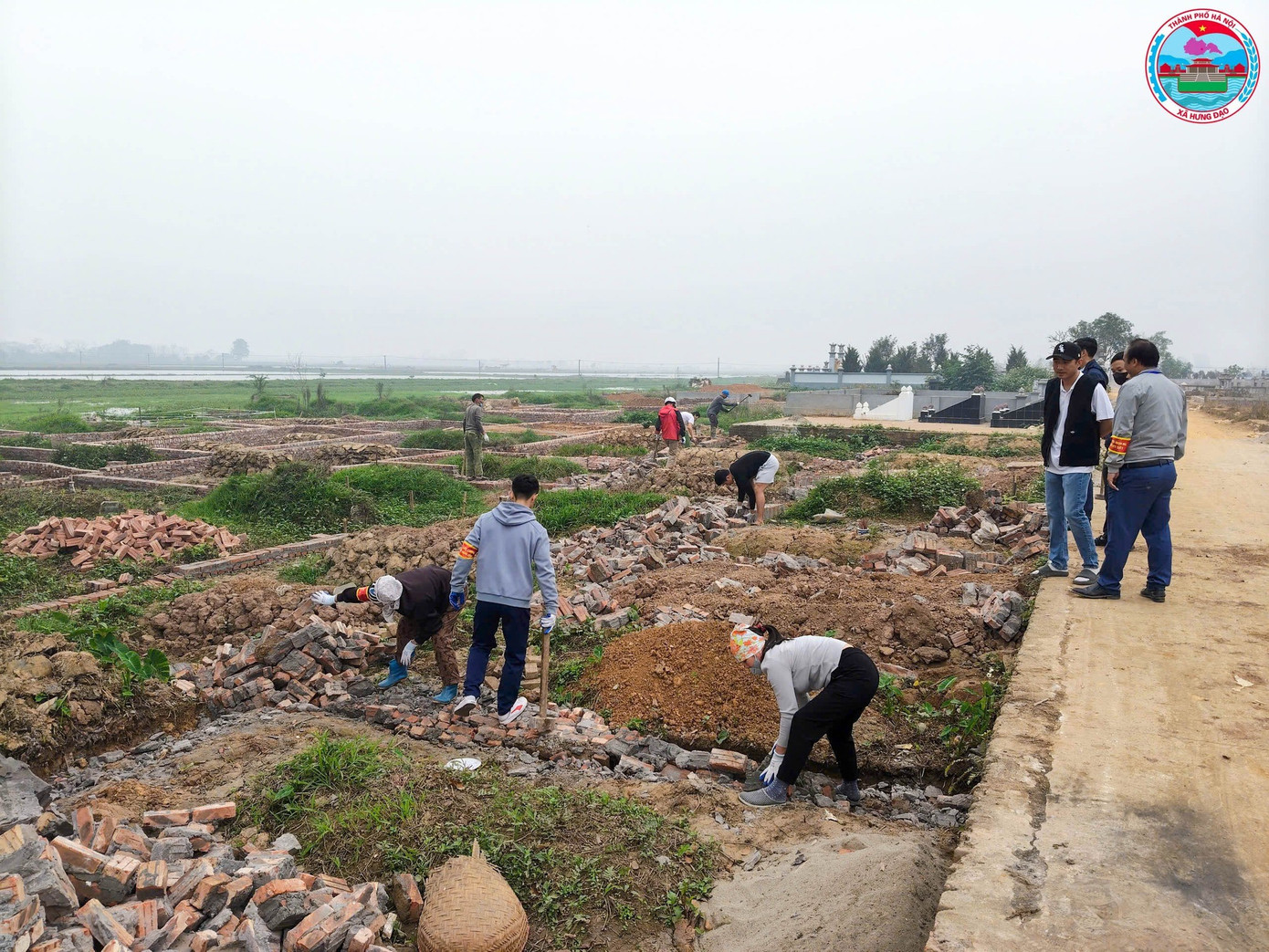 X&acirc;y hơn 80 mộ giả để 'giữ chỗ'- Ảnh 10.