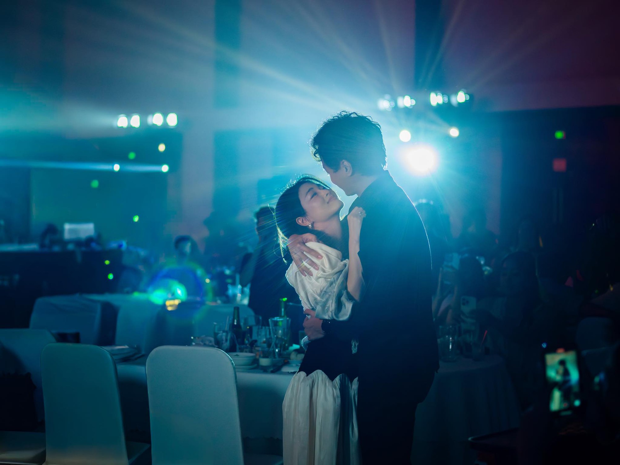 Nhan sắc kinh diễm như sao thập ni&ecirc;n 90 của c&ocirc; g&aacute;i được nhạc trưởng trẻ nổi tiếng Việt Nam cầu h&ocirc;n- Ảnh 9.