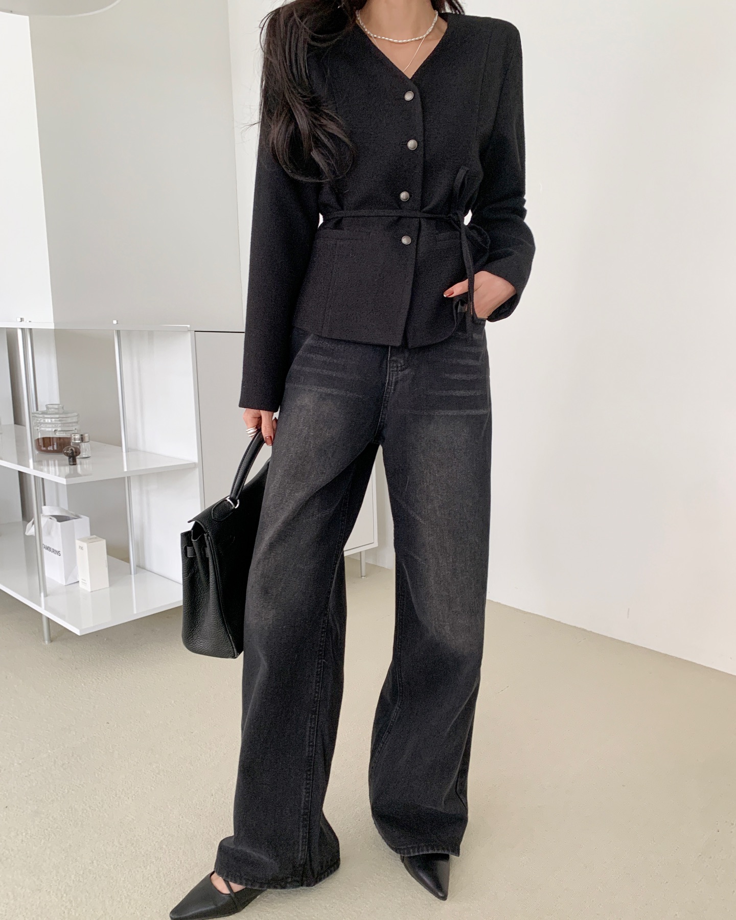 Mẫu &aacute;o đang "hot" khủng khiếp: Cứ mặc l&agrave; d&aacute;ng thon thả hơn, chuẩn thanh lịch từ c&ocirc;ng sở ra phố- Ảnh 12.