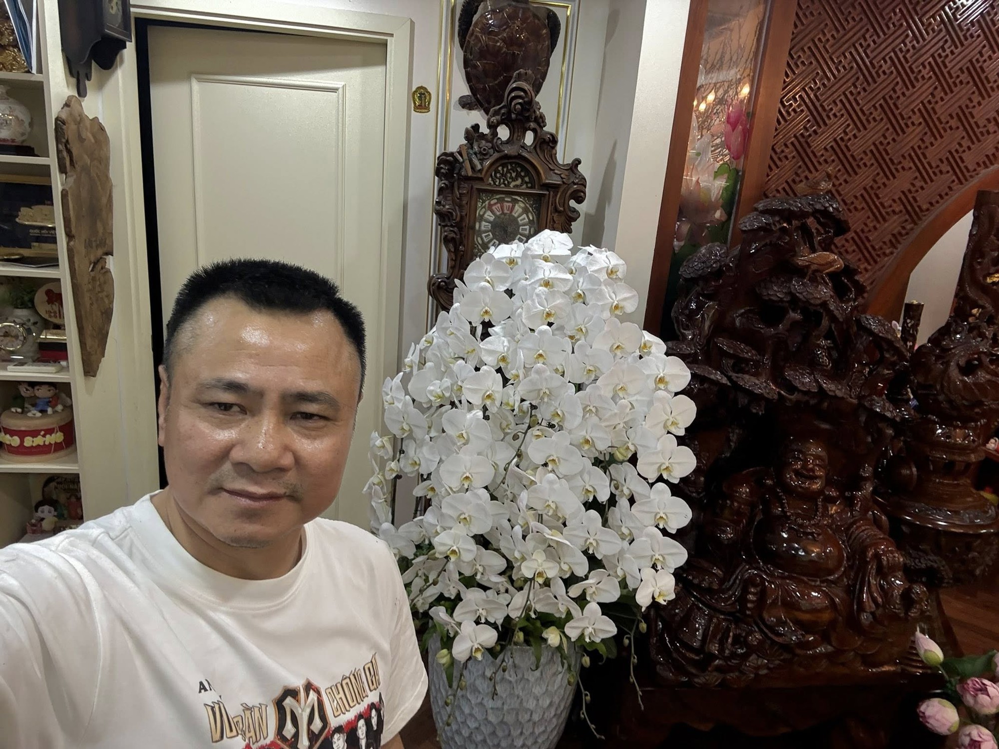 Điều đắt gi&aacute; nhất trong nh&agrave; ri&ecirc;ng của NSND Tự Long - Ph&oacute; Gi&aacute;m đốc Nh&agrave; h&aacute;t ch&egrave;o Qu&acirc;n đội cận Tết- Ảnh 2.