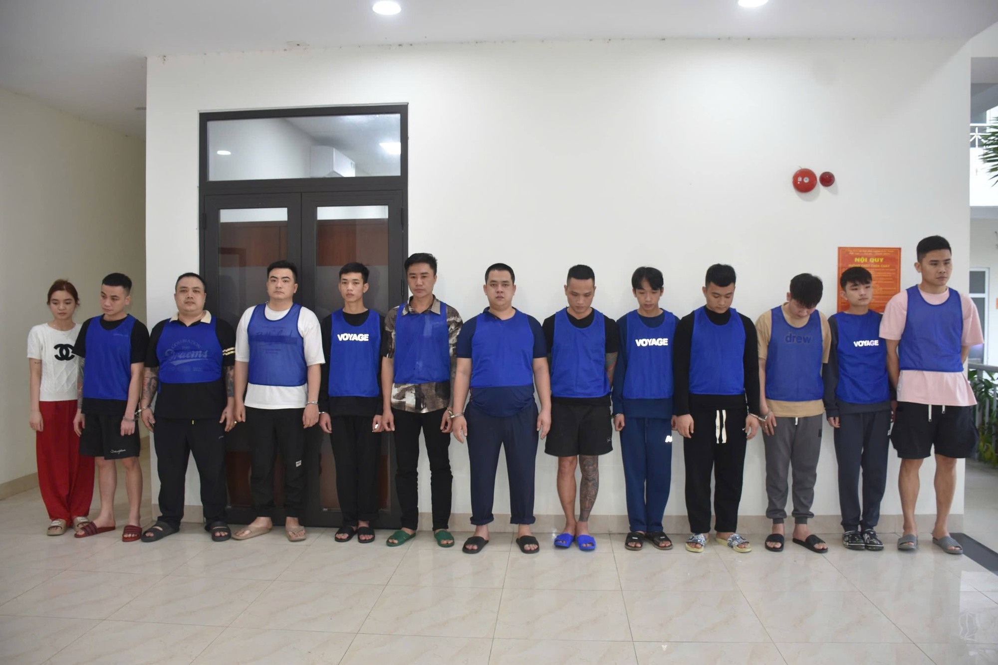 Bắt tạm giam Ong Thị Nhung c&ugrave;ng 12 người kh&aacute;c trong đường d&acirc;y lừa đảo quy m&ocirc; đặc biệt lớn- Ảnh 1.