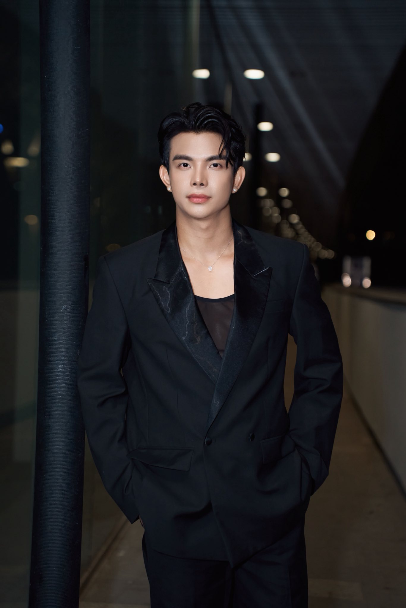 Lộ ảnh Quốc Trường h&ocirc;n 1 người đ&agrave;n &ocirc;ng- Ảnh 3.