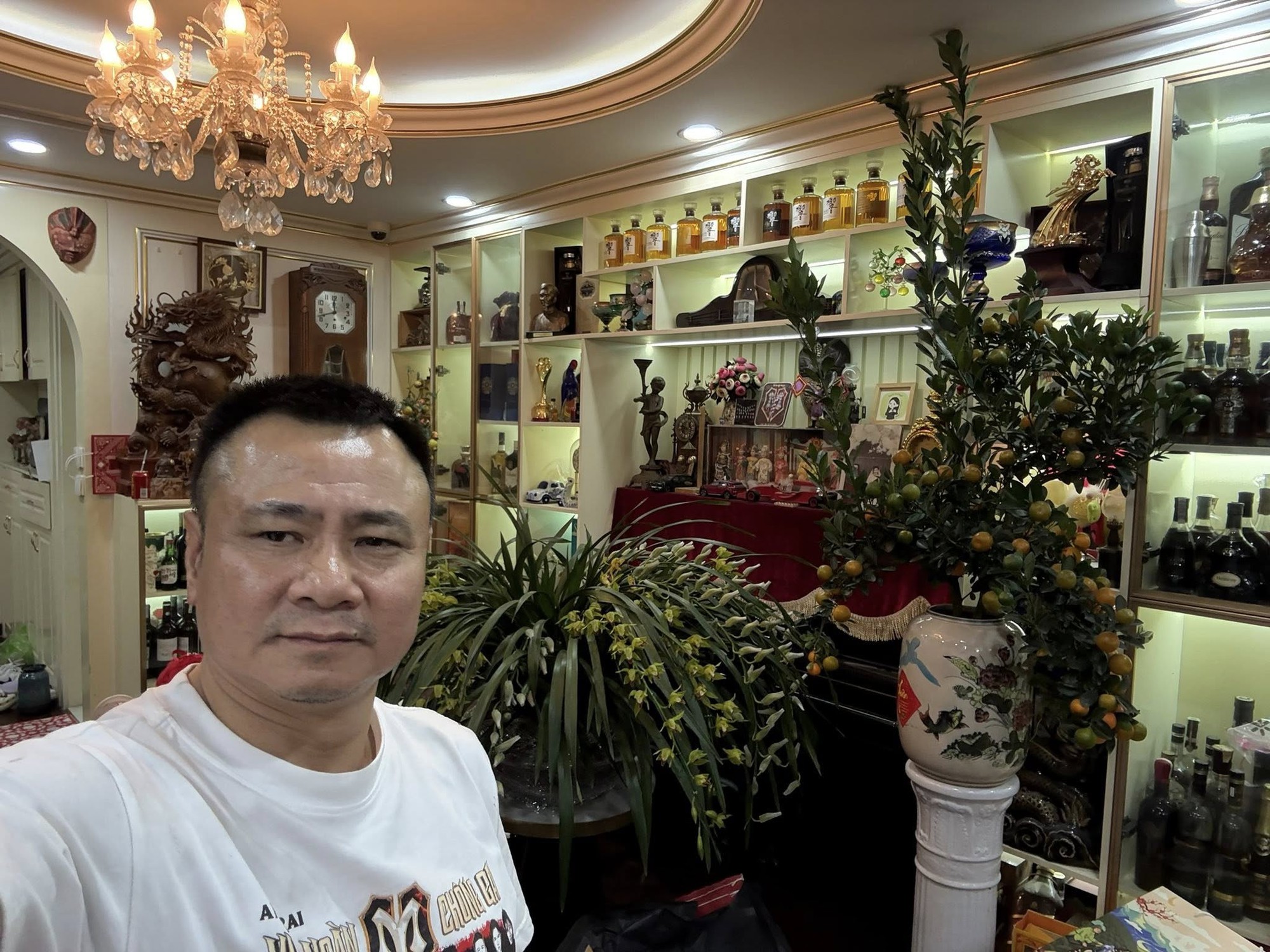 Điều đắt gi&aacute; nhất trong nh&agrave; ri&ecirc;ng của NSND Tự Long - Ph&oacute; Gi&aacute;m đốc Nh&agrave; h&aacute;t ch&egrave;o Qu&acirc;n đội cận Tết- Ảnh 3.