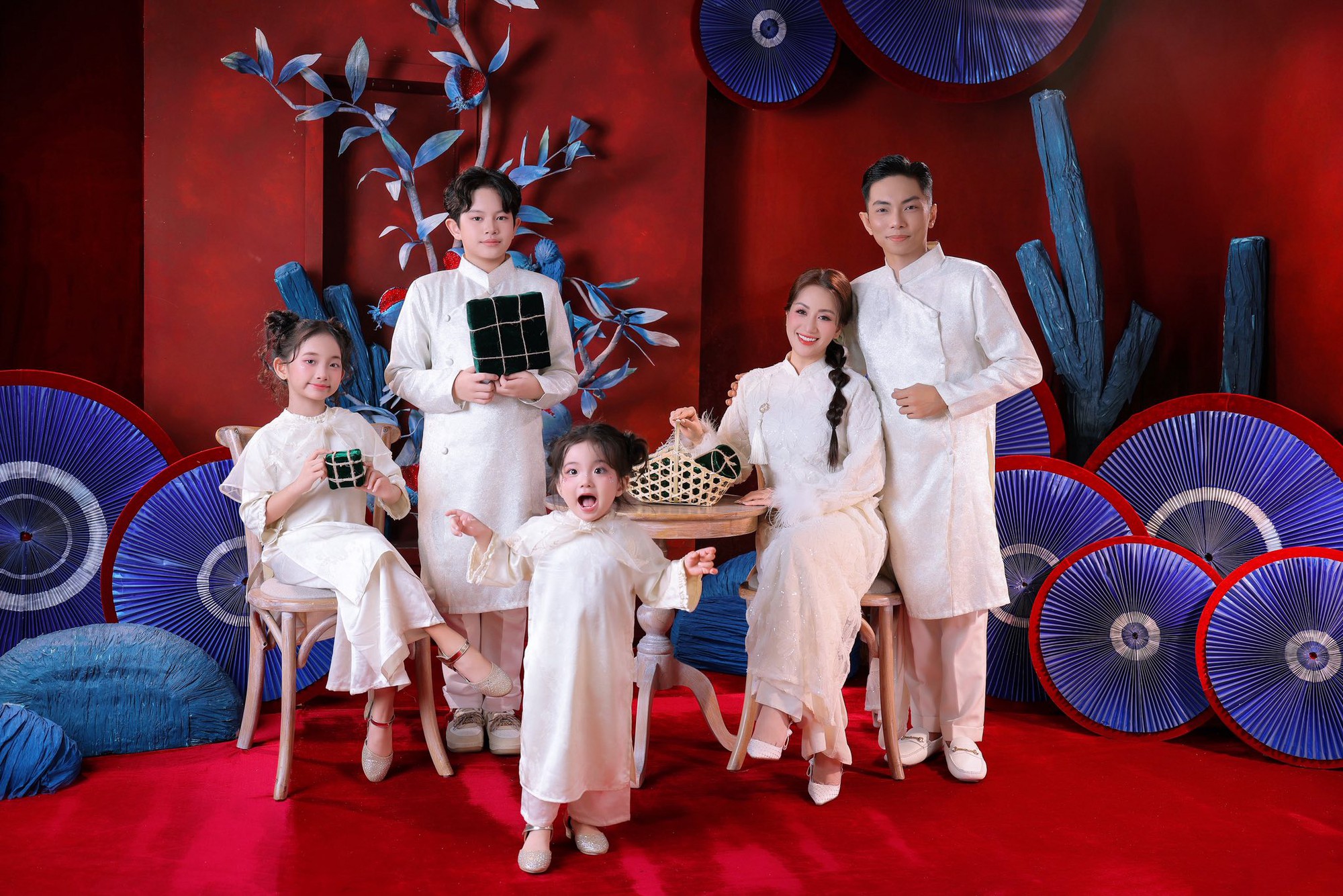 Khung h&igrave;nh to&agrave;n cực phẩm nh&agrave; Kh&aacute;nh Thi - Phan Hiển: B&eacute; Kubi xuất sắc, Anna v&agrave; Lisa g&acirc;y sốt v&igrave; qu&aacute; đ&aacute;ng y&ecirc;u- Ảnh 2.