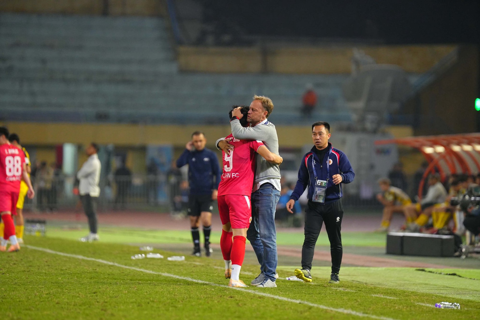 Đ&igrave;nh Bắc lắc người ghi b&agrave;n đẳng cấp ngay sau khi g&acirc;y sốt ở WeChoice Awards- Ảnh 2.