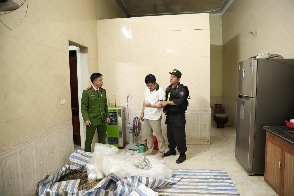 R&uacute;ng động H&agrave; Tĩnh: B&oacute;c gỡ đường d&acirc;y sản xuất thuốc đ&ocirc;ng y tăng c&acirc;n giả, thu giữ hơn 1 tấn vi&ecirc;n ho&agrave;n- Ảnh 7.