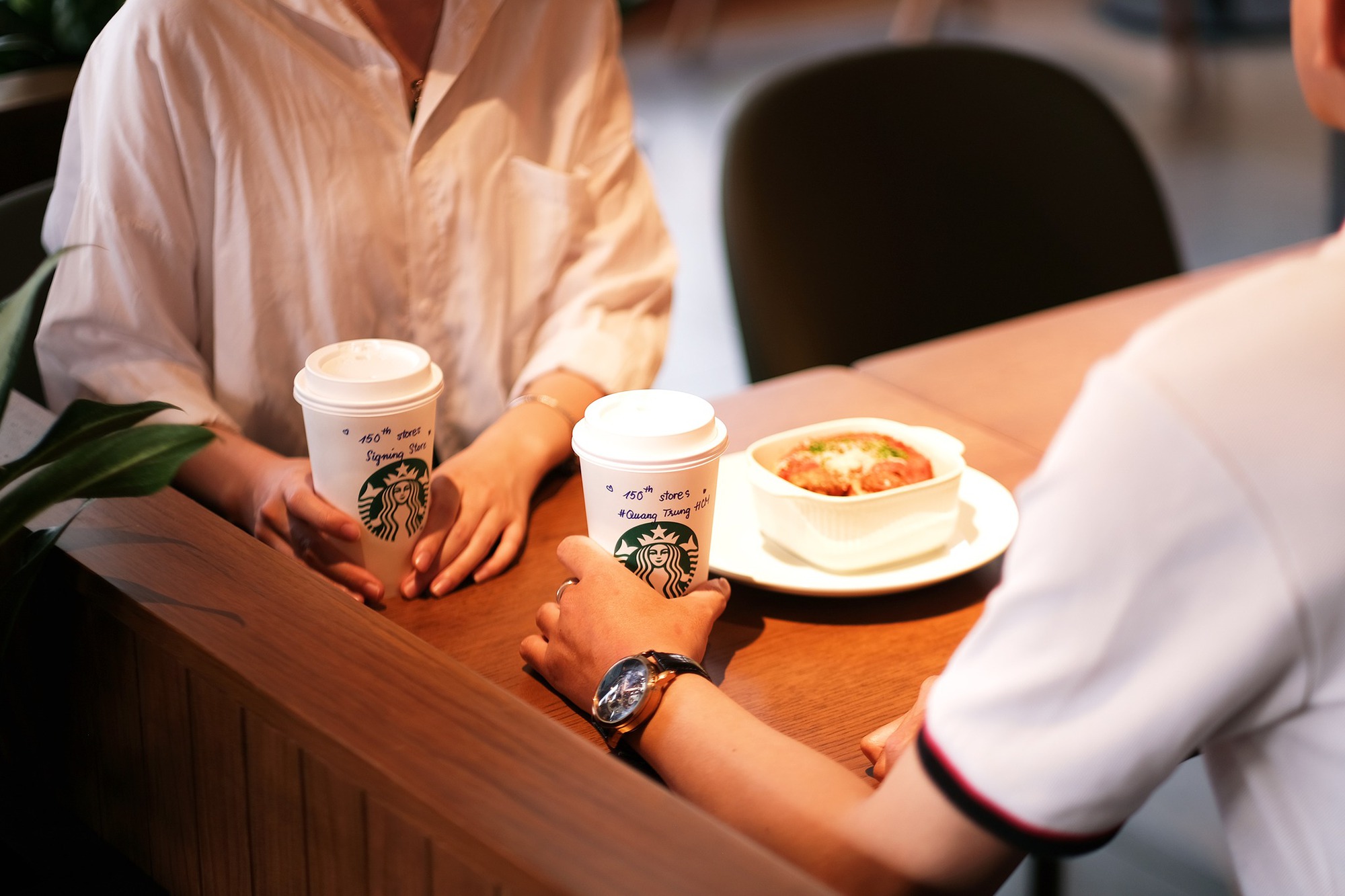 Comment chấn động của Starbucks Việt Nam đang khiến d&acirc;n mạng chia sẻ ch&oacute;ng mặt: 1 b&agrave;i đăng được 1 cốc nước?- Ảnh 4.