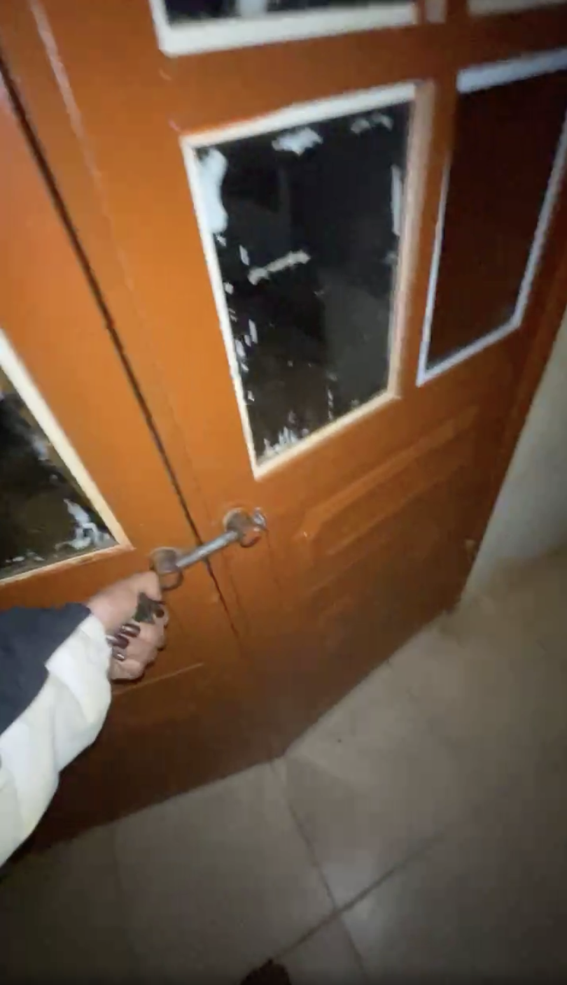 Tan trường không thấy con về gia đình hoảng loạn tìm kiếm, phát hiện bé trai bị "bỏ quên" trong lớp tối om: Giáo viên liên quan được triệu tập làm việc trong đêm- Ảnh 2. Tan trường không thấy con về gia đình hoảng loạn tìm kiếm, phát hiện bé trai bị "bỏ quên" trong lớp tối om: Giáo viên liên quan được triệu tập làm việc trong đêm- Ảnh 2.