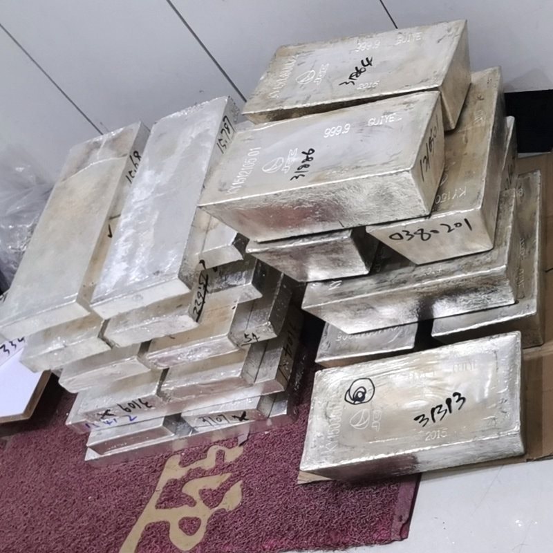 Ph&aacute;t hiện t&agrave;i khoản ng&acirc;n h&agrave;ng bị phong toả sau khi b&aacute;n 15kg bạc thỏi, nhận 1,4 tỷ đồng- Ảnh 1.