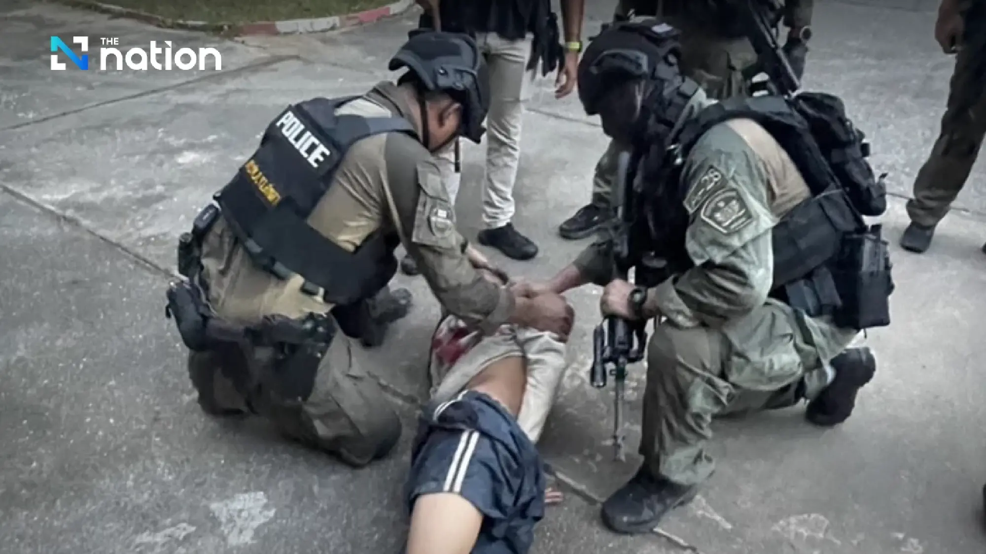 Th&aacute;i Lan: Cảnh s&aacute;t bắn hạ thanh ni&ecirc;n x&ocirc;ng v&agrave;o trường học nổ s&uacute;ng, s&aacute;t hại hiệu trưởng- Ảnh 1.