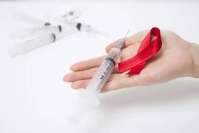 Trước khi "y&ecirc;u", l&agrave;m sao biết đối phương c&oacute; mắc bệnh l&acirc;y truyền qua đường t&igrave;nh dục hay kh&ocirc;ng? C&oacute; 2 c&aacute;ch gi&uacute;p bạn tự bảo vệ m&igrave;nh- Ảnh 3.