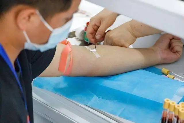 Trước khi "y&ecirc;u", l&agrave;m sao biết đối phương c&oacute; mắc bệnh l&acirc;y truyền qua đường t&igrave;nh dục hay kh&ocirc;ng? C&oacute; 2 c&aacute;ch gi&uacute;p bạn tự bảo vệ m&igrave;nh- Ảnh 5.