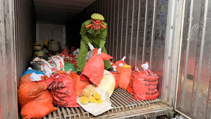 Trộn chất gây ung thư vào gần 2 tấn riềng xay bán ra chợ ở Bắc Ninh- Ảnh 1.