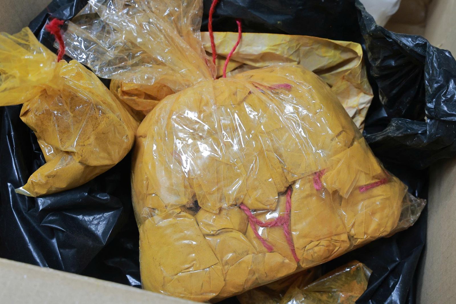 Kh&aacute;m x&eacute;t, bắt giam chủ xưởng Nguyễn Văn Vinh 50 tu&ocirc;̉i v&igrave; trộn chất g&acirc;y ung thư v&agrave;o 2 tấn thực phẩm- Ảnh 4.