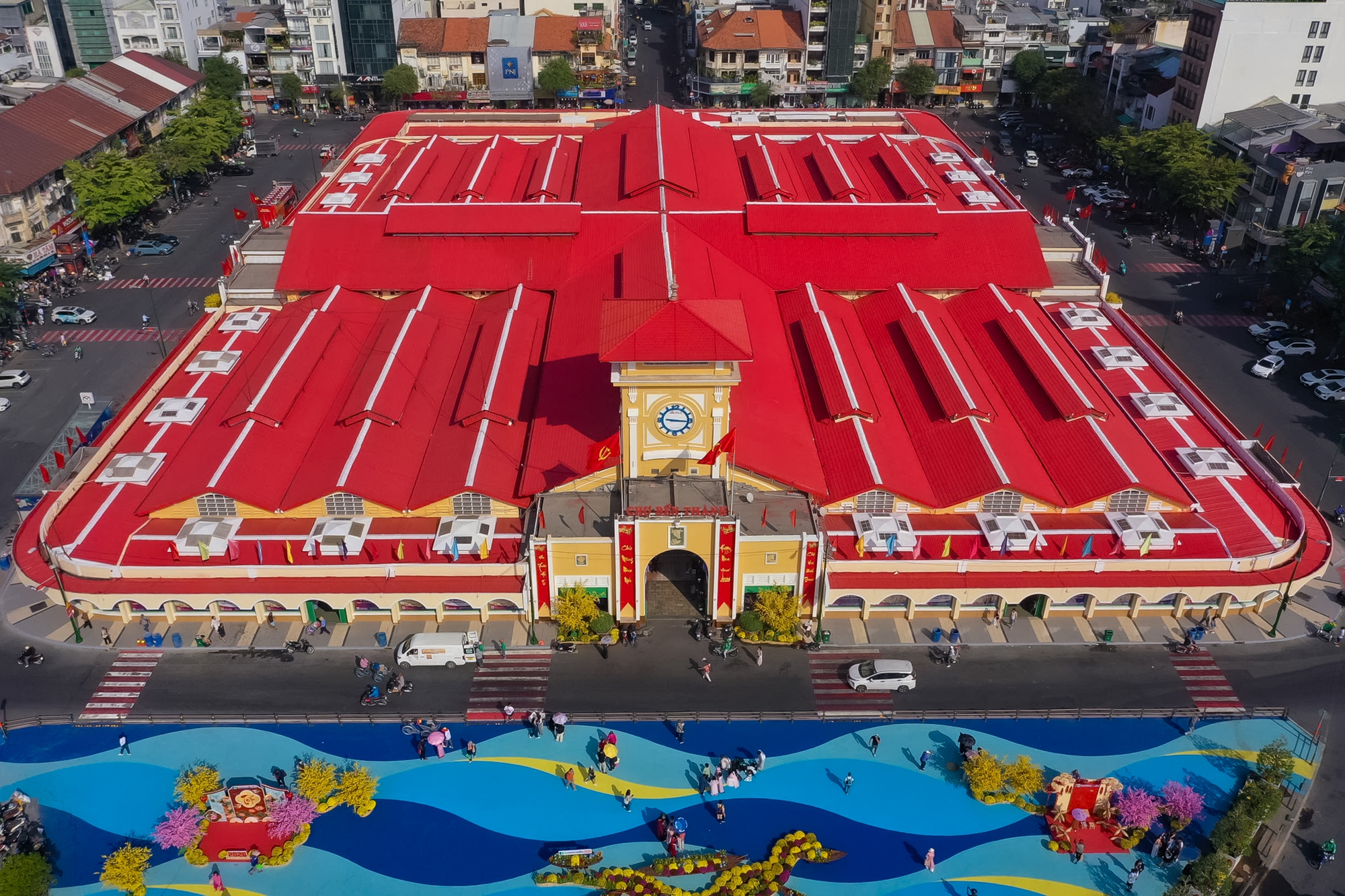 Loạt c&ocirc;ng tr&igrave;nh biểu tượng trăm tuổi của TP.HCM &ldquo;thay &aacute;o mới&rdquo;: Trung t&acirc;m giờ nh&igrave;n lạ qu&aacute;!- Ảnh 1.